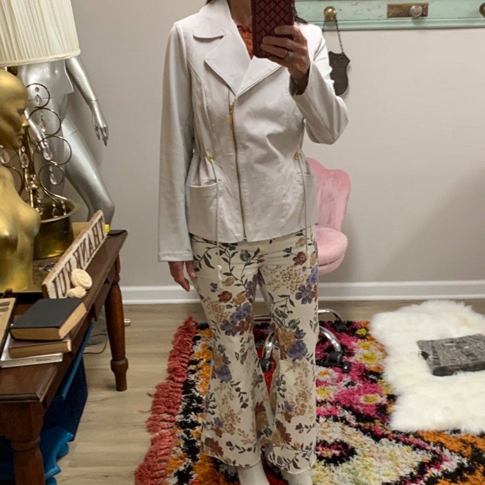 Beautiful spring New Leather Coat - Picture 3 of 16